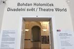 Výstava Bohdan Holomíček / Divadelní svět v Barokním sále Místodržitelského paláce