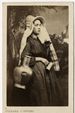 Tessaro [Philippe Tessaro?], Antverpy Mladá žena v tradičním belgickém oděvu 70. léta 19. století Albuminový papír, carte-de-visite
