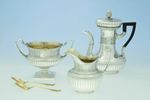 Franz Joseph Seraphin Würth nebo Franz Wallnöfer sen., čajová souprava, Vídeň 1813, foto: TOAST / fotografie z výstavy Užitečné a okouzlující