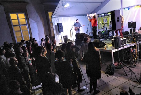 MP_nadvori_koncert2013_2.jpg